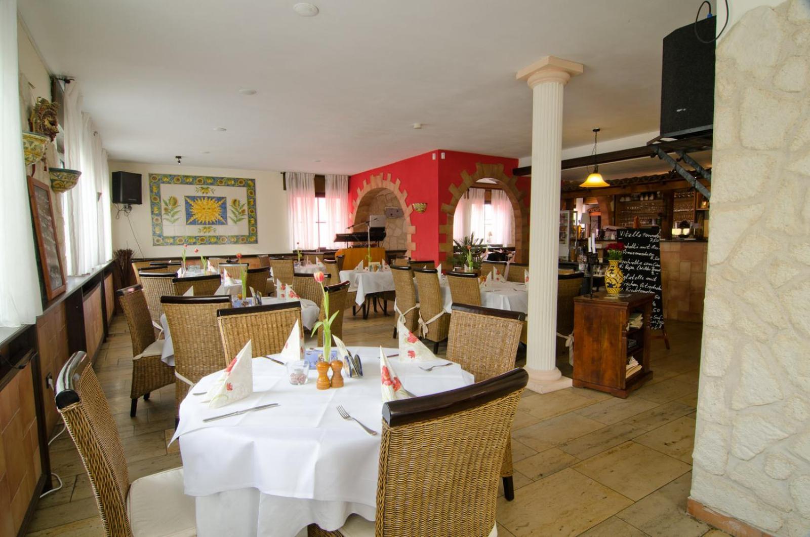 בירקנפלד Hotel -Restaurant Taormina מראה חיצוני תמונה